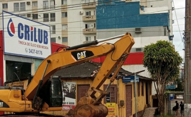 Antigo e conhecido imóvel da Avenida Centenário é demolido