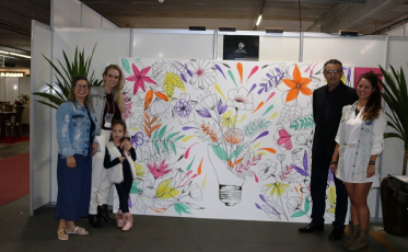 CasaPronta presenteia Combemtu com ilustração da artista Jadna