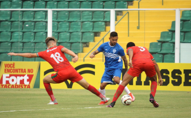 Catarinense: Próspera se segura em nono. Hercílio é o líder