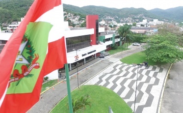 Entenda como os fatos políticos de 2023 impactam nas próximas eleições