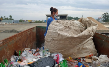 Cooperados reclamam de galpão de reciclagem no Sangão