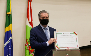 Valduga assume como deputado em substituição a Minotto