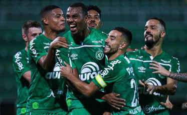 Chapecoense vence o Brusque e fatura estadual