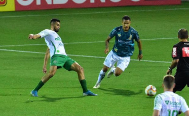 Série B: Chape vence e entra no G-4