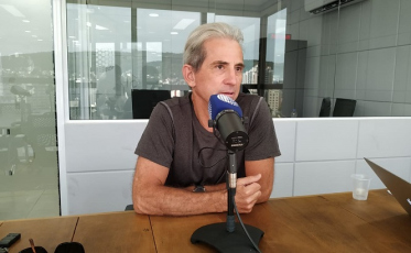 Candidato e ex-prefeito do PT debatem gestão pública