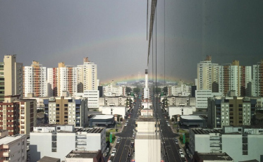 Terça-feira entre sol e chuva na região