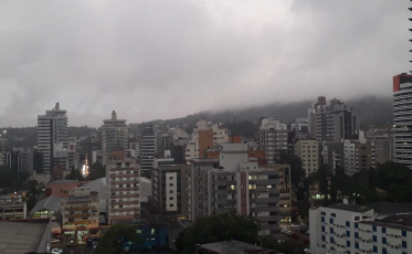 Chuva forte e granizo no fim de tarde (VÍDEO)