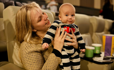 Nações Shopping promove sessão de cinema especial para mães e bebês
