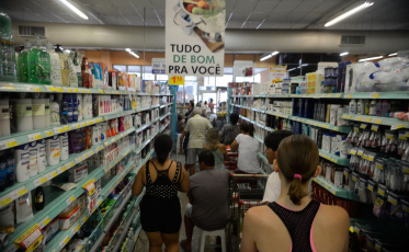 Confiança do comércio recua 0,6 ponto em novembro