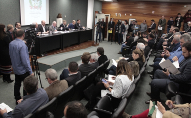 Alesc aprova derrubada do decreto do ICMS
