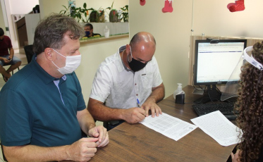 Governo assina escrituras de terrenos do Complexo Empresarial Luiz Henrique da Silveira