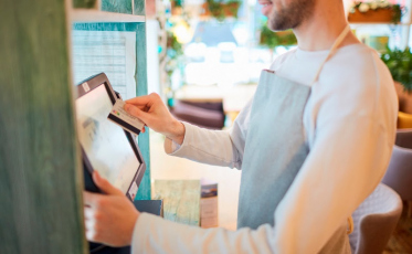 Um em cada quatro empresários deve contratar temporários em SC