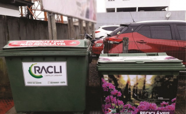 Contentores de lixo para reciclagem são instalados no Centro de Forquilhinha