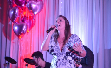 Concerto Rosa emociona ao homenagear as mães (VÍDEO)