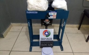 Dois são presos com mais de um quilo de cocaína