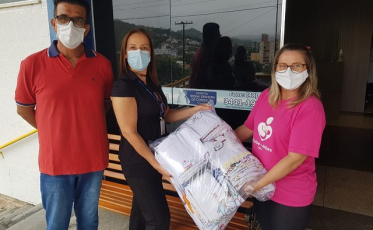 Projeto “Bordando Nossas Histórias” faz entregas de panos de pratos