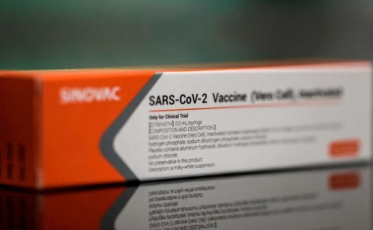 China libera 5,4 mil litros de insumos para o Brasil, diz Bolsonaro