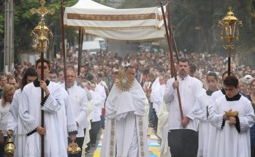Solenidade de Corpus Christi leva católicos às ruas