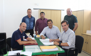 Sem mandato há mais de um ano, ex-deputado entrega emenda