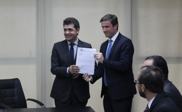 Prefeitura faz doação de terreno para a OAB Criciúma