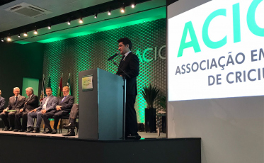 Na posse da Acic, Salvaro não comenta recuo de candidatura