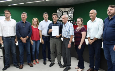 Salvaro sanciona mais de 35 leis no Paço Municipal