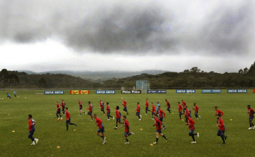 Inspirados no Figueirense, jogadores do Paraná protestam