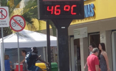 Na praça, 46ºC. No termômetro oficial, 36ºC