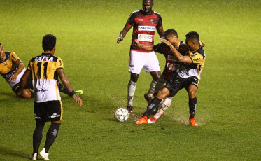 Sobrou água e faltou gol no Majestoso