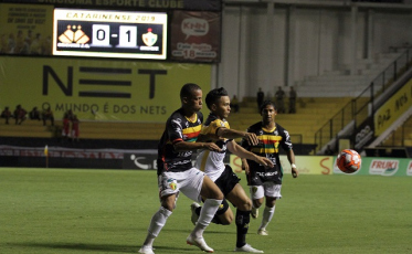 Mesmo controlando o jogo, Tigre perde outra em casa