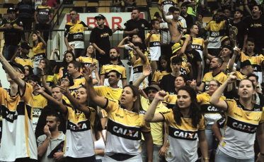 O hino que abafa a torcida: caso pensado?