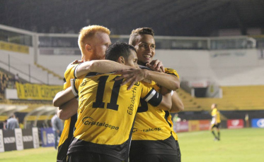 Criciúma tenta manter a invencibilidade em casa 