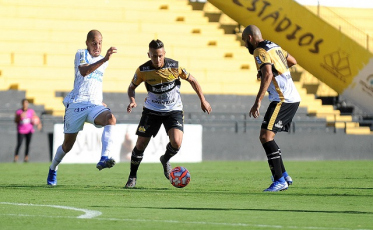 Tigre toma 2 a 0 e se complica