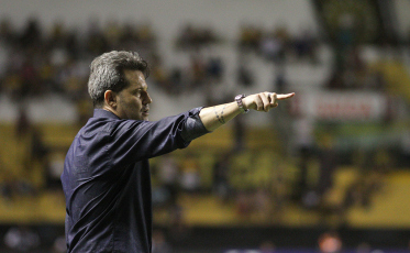 Argel lamenta as chances perdidas em mais um tropeço