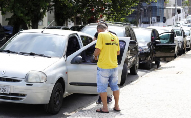 DTT reforça equipe de monitores do estacionamento rotativo