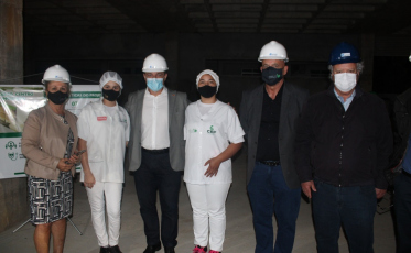 Em visita ao Bairro da Juventude, governador Carlos Moisés assina convênio de repasse para Centro de Inovação