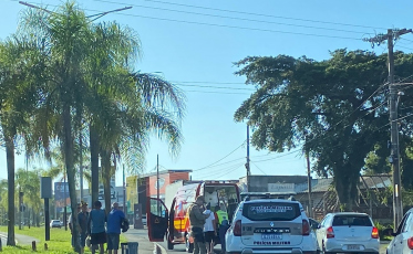 Motociclista atropela jovem na Avenida Centenário (VÍDEO)