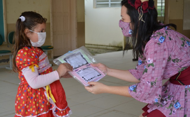 Morro da Fumaça: Alunos da Rede Municipal recebem jogos pedagógicos
