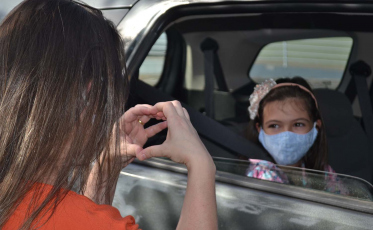 Alunos do SESI Escola de Criciúma participam do Drive-Thru dos Sentimentos