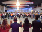 Alegria e diversão de mais de duas mil pessoas no baile da terceira idade da Amrec