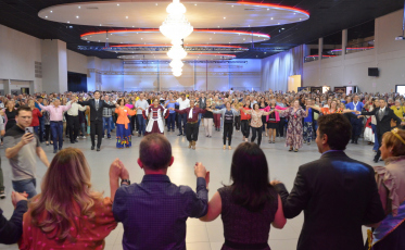 Alegria e diversão de mais de duas mil pessoas no baile da terceira idade da Amrec