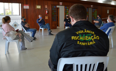 Prefeitura de Cocal do Sul reúne donos de bares e lanchonetes