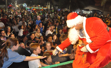 Papai Noel chega e encanta o Balneário Rincão