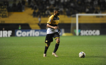 Jean Mangabeira de saída do Criciúma