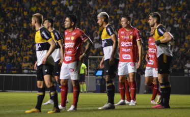 Criciúma 1 x 0 Vila Nova: confira os principais lances da partida 