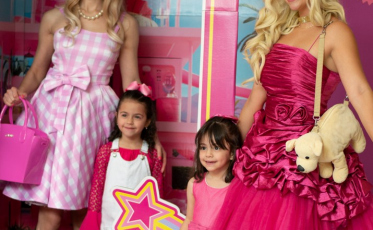 Um sábado para ficar registrado: Barbie aterrissa no Shopping Della e garante diversão para a garotada