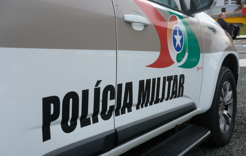 Jovem de 20 anos morre em acidente envolvendo carro e moto em Criciúma