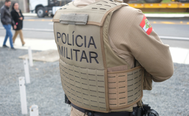 Filho reage para defender a mãe e fere companheiro dela com faca em Criciúma