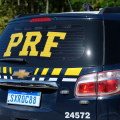 Colisão entre caminhões mata passageiro e deixa motorista ferido na BR-101 em Palhoça