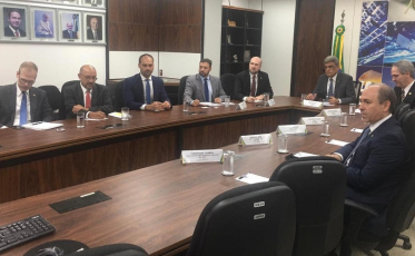 Comitiva irá aos EUA tratar da vinda da Tesla